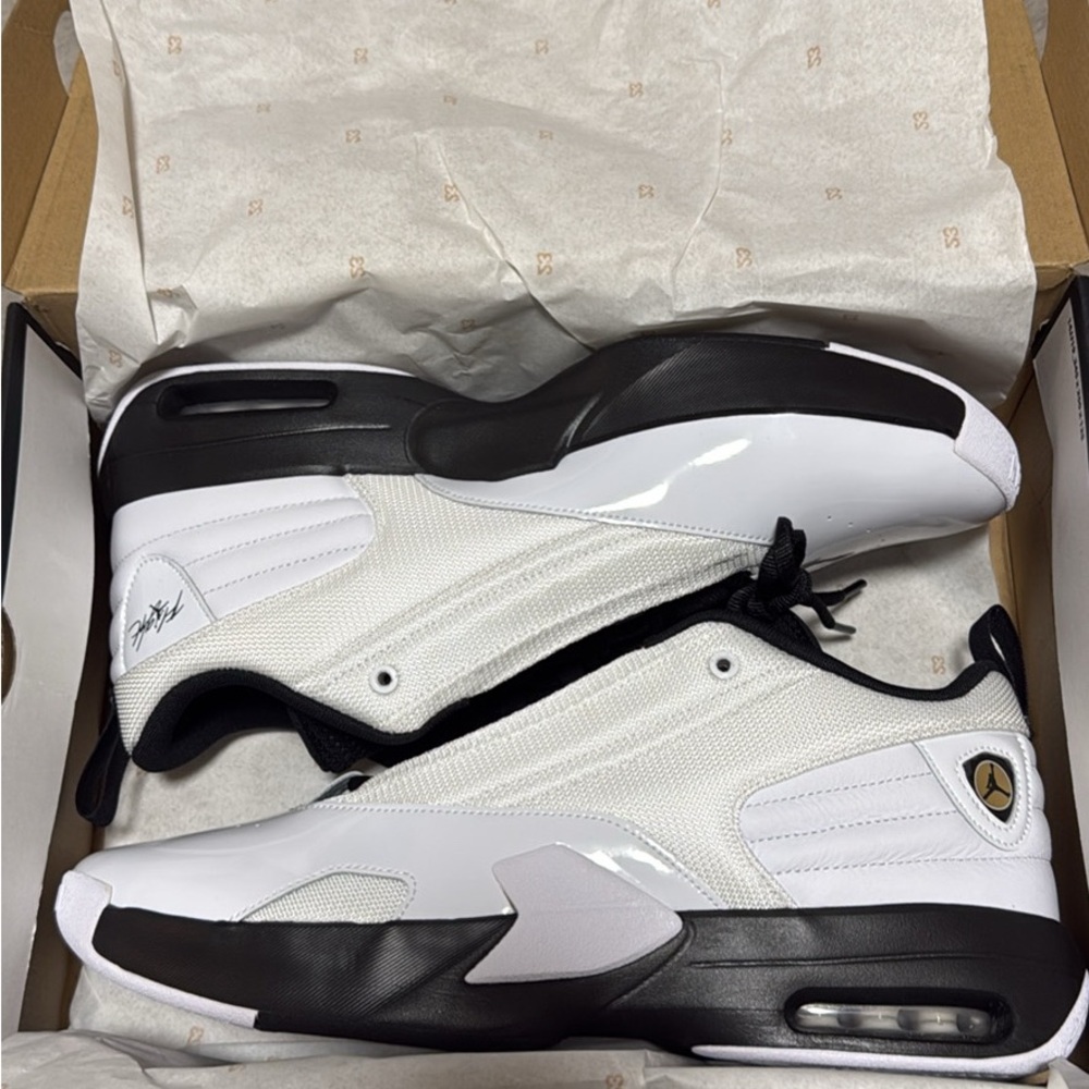 Brand new never worn Jordan Max Aura6. size 13